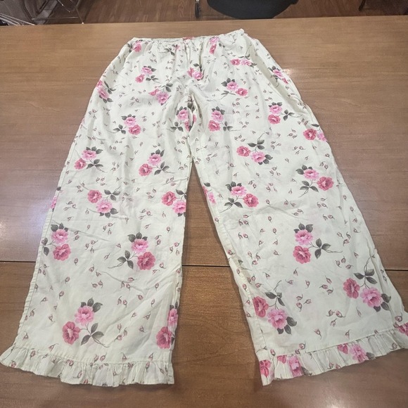 Victoria's Secret Other - Victoria's Secret Pajama Pants Womens Small White Rose Floral Cotton Capri VTG
